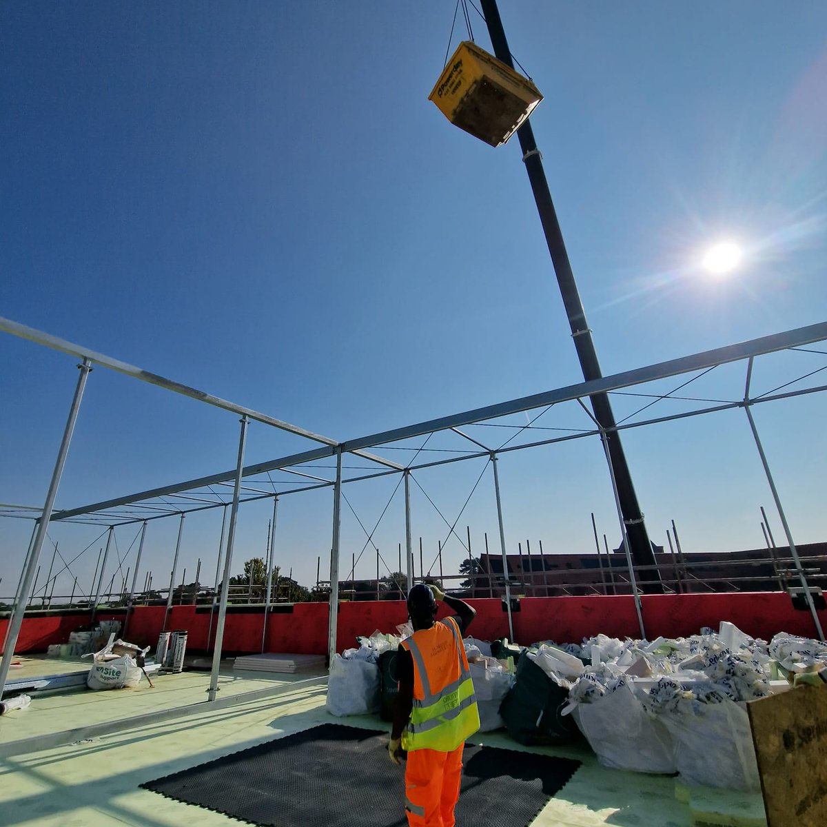 df_roofing's tweet photo. Project Update! 

Spelthorne Leisure Centre is progressing well. Waterproofing is nearly complete and we're now installing 340mm thick XPS insulation throughout. 

The high u-value is due to this being a Pasivhaus design. https://t.co/APW7owDQlA