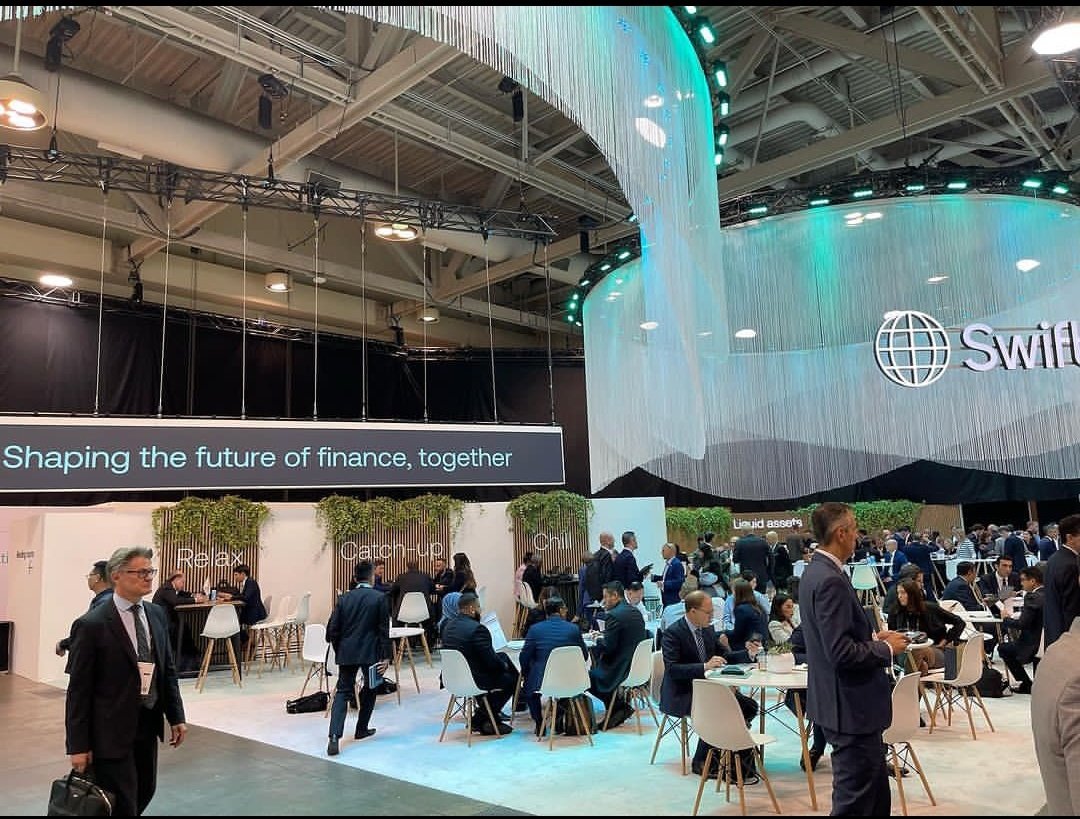 Un año más el <a href="/bangeoficial/">Banco Nacional de Guinea Ecuatorial</a> asiste a la feria de <a href="/Sibos/">Sibos</a> | Una conferencia anual que reúne a los mejores bancos y entidades del sector financiero mundial.
📍: Toronto, Canadá
📅: del 18 al 21/09/2023

<a href="/engonga_cruz/">Mari Cruz Engonga</a> <a href="/jmnchasoikaka/">JM Nchaso Ikaka</a> <a href="/AhoraEg/">AHORAEG</a> <a href="/ErnestoEsimi/">Ernesto M. ESIMI</a> <a href="/GuineaMarket/">GUINEAMarket</a> <a href="/EcoMatin_CMR/">EcoMatin_Officiel</a>