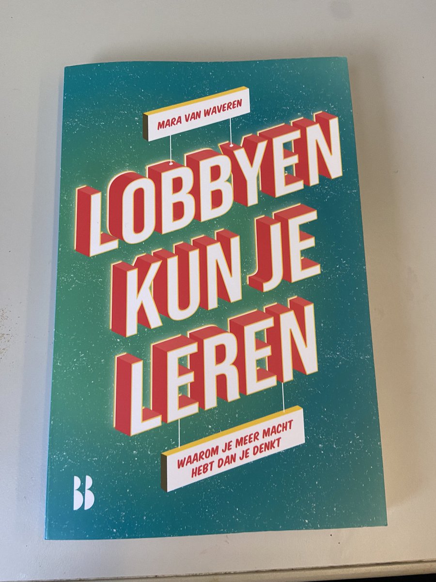mettevreeken's tweet photo. Vandaag een feestelijke start van #Prinsjesdag met de boekpresentatie van oud-collega @MaravanWaveren. Met haar boek geeft de directeur van Stichting Lobby Lokaal tips hoe als burger te #lobbyen. Want jazeker, lobbyen kun je leren! 👏🏻📘 #burgerlobby #TK23 https://t.co/Zm2m1NOGex