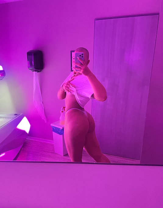 Welche Farbe steht mir besser?💜🩷 https://t.co/l48TphfCHh