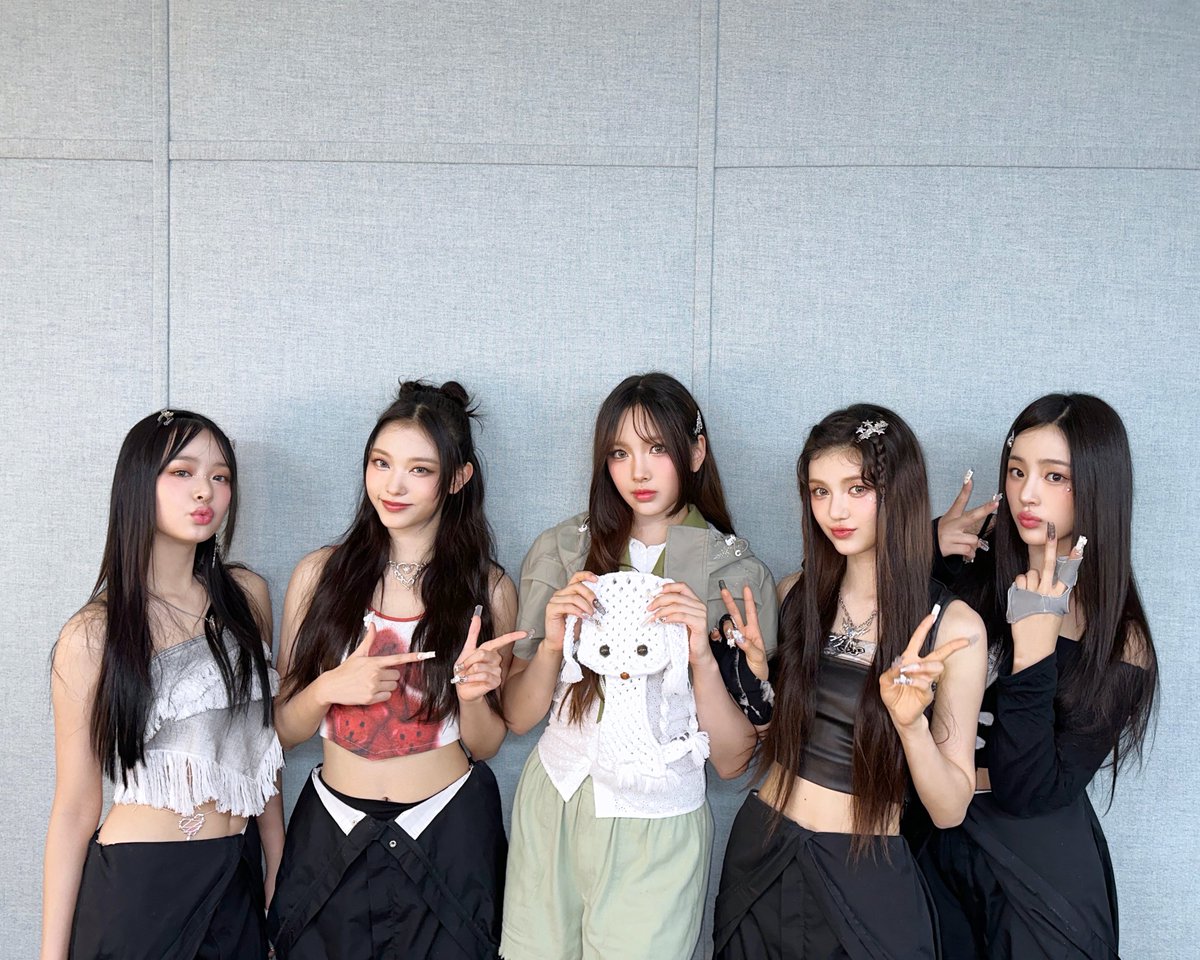 NewJeans_ADOR's tweet photo. Time to NewJeans
with Bunnies 💓 (Part.3)

#NewJeans #뉴진스
#NewJeans_GetUp 
#Time_to_NewJeans https://t.co/ErCCp2KatQ