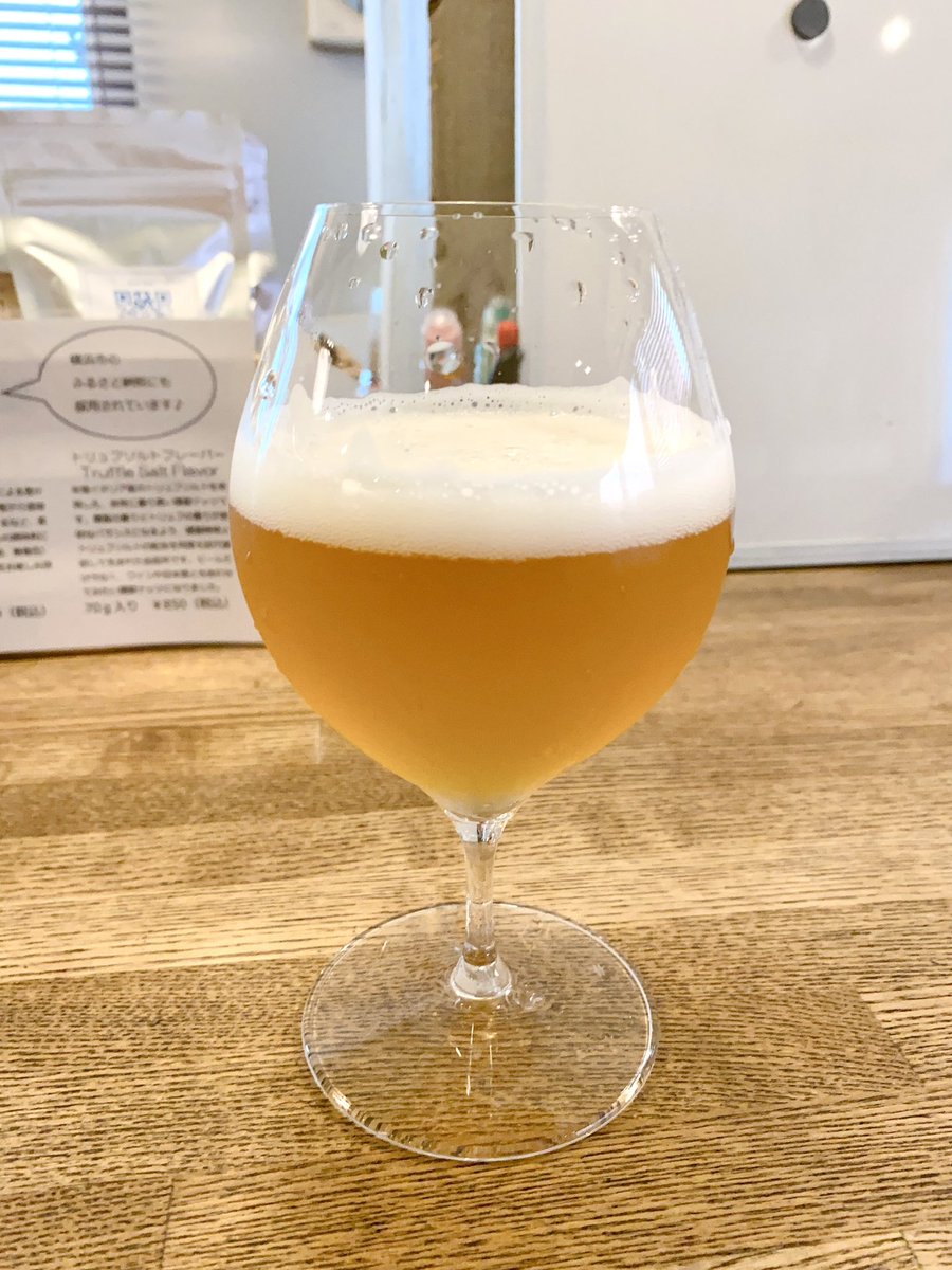 ShindoCraftbeer's tweet photo. 関内の鯖寅酒販さんにて長野県AJB「Dry Hopped Foeder Saison」を樽で🍺

個性的な苦味と香りがいい😋
ビールなんだけど白ワインみたい。

#クラフトビール https://t.co/WcyKUJBYty