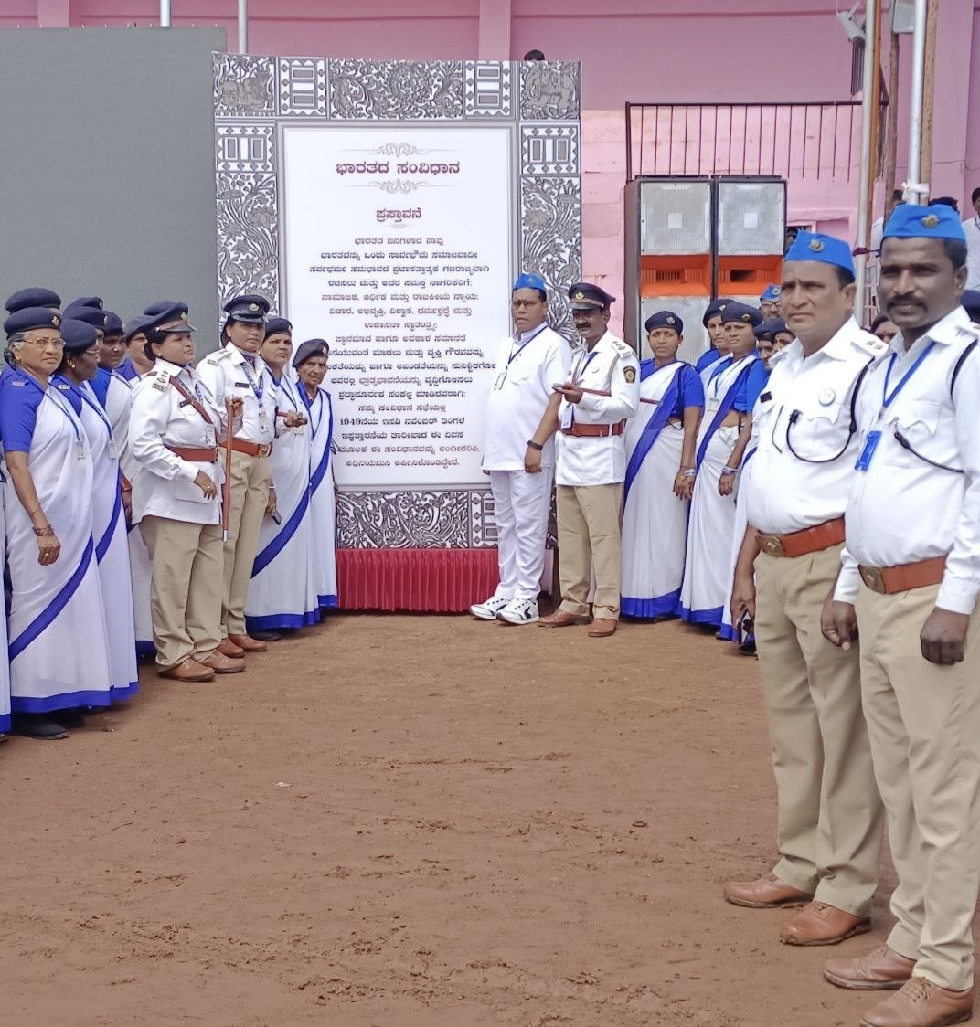 ConstitutionGoK's tweet photo. Upholding constitutional values is the bedrock of our uniformed services. Let's celebrate the commitment of our brave men and women who defend democracy, justice, and freedom every day!

@CMofKarnataka @CMahadevappa @BNagendraINC

#WeThePeopleOfIndia
#ThePreamble_GovtOfKarnataka https://t.co/cQIoveMDdH