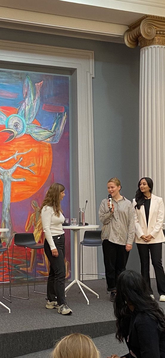 CentreShe's tweet image. Spennende dag! Programkomiteen ⁦@ritika_sharma09⁩ #AnnaHolmedal ⁦@ragnhildmisje⁩ har åpnet årets bærekraft- og helsekonferanse #bærekraft #helse #framtida #student
