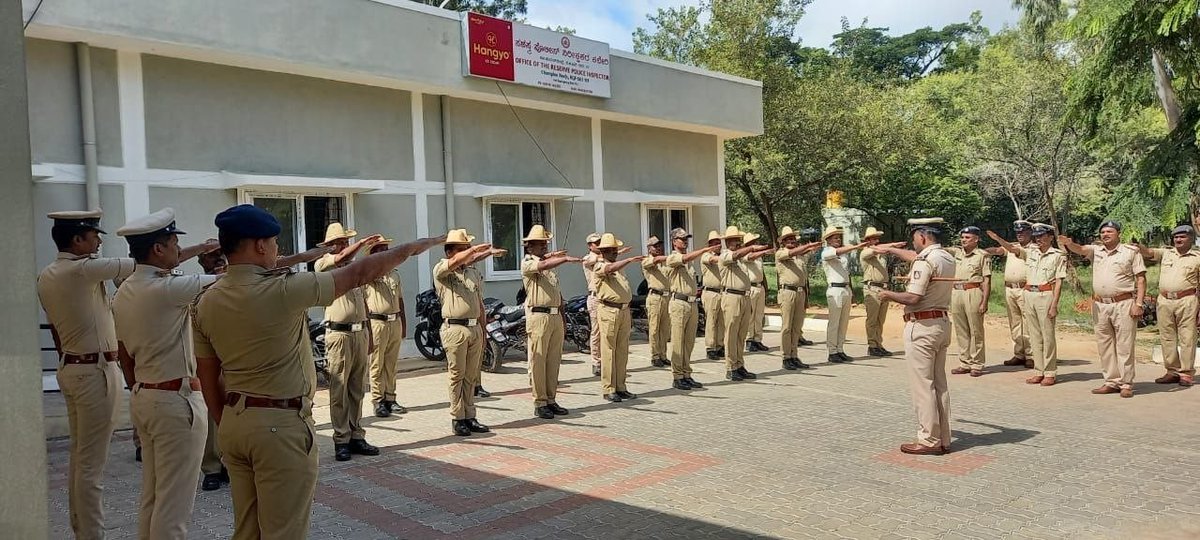 ConstitutionGoK's tweet photo. Upholding constitutional values is the bedrock of our uniformed services. Let's celebrate the commitment of our brave men and women who defend democracy, justice, and freedom every day!

@CMofKarnataka @CMahadevappa @BNagendraINC

#WeThePeopleOfIndia
#ThePreamble_GovtOfKarnataka https://t.co/cQIoveMDdH