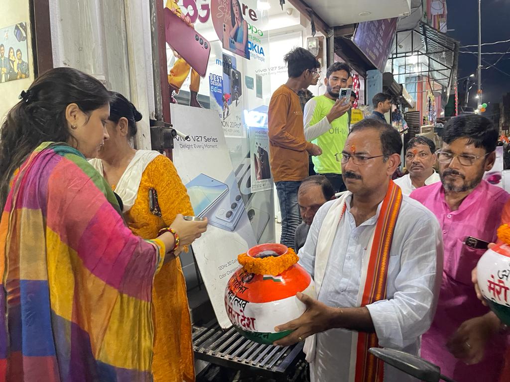 RameshGupta0252's tweet photo. 278 टांडा विधानसभा 
#मेरी_माटी_मेरा_देश कार्यक्रम में 
नवनियुक्त जिला अध्यक्ष मा0 त्र्यंबक तिवारी
       जिला पंचायत अध्यक्ष श्री श्याम सुंदर वर्मा
          एवं निवर्तमान जिला अध्यक्ष डॉ मिथिलेश त्रिपाठी 
 श्रीमान जिलाधिकारी अंबेडकर नगर श्री अविनाश सिंह https://t.co/HBN5g9e17T