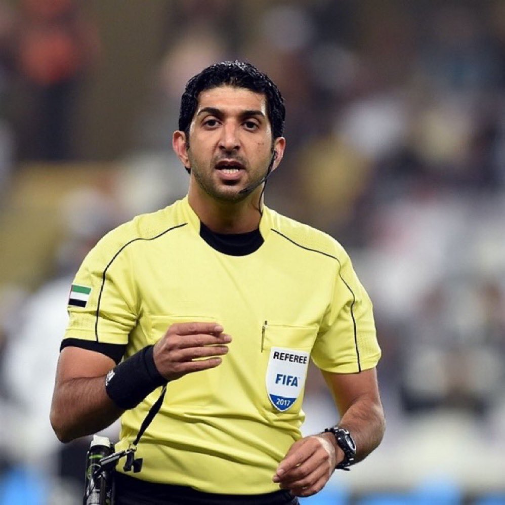 من ضحك بالثرمان يضحك بلا سن ليش الصياح مع انكم تنتقدون من يتكلم بالحكام يازعيقي 😂😂😂