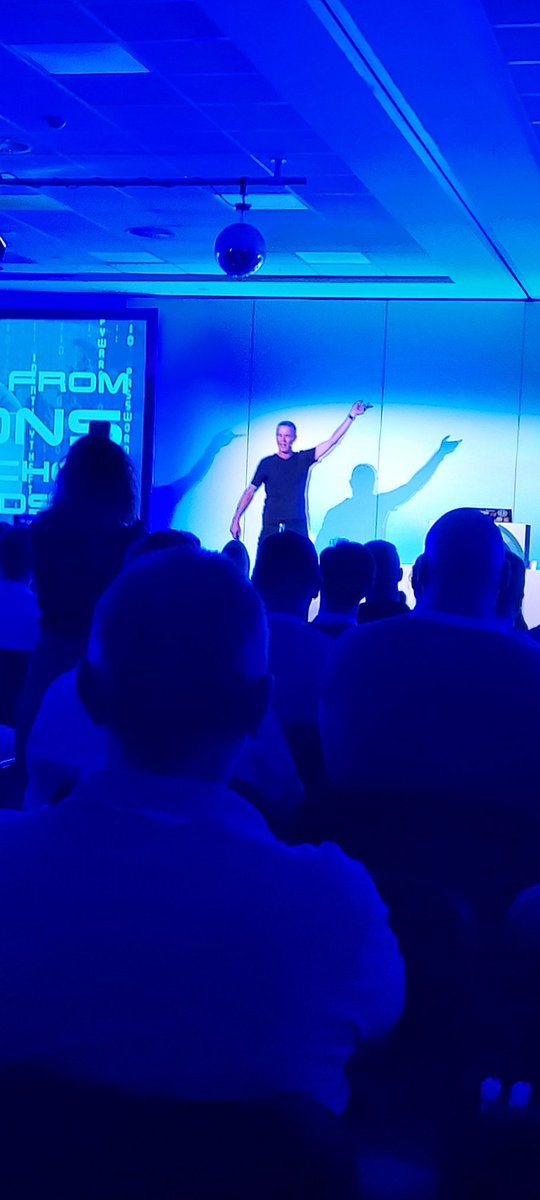 strandmaus's tweet photo. #ExpertsLiveEU just started with the awsome Keynote! https://t.co/pGh4TQGYfR