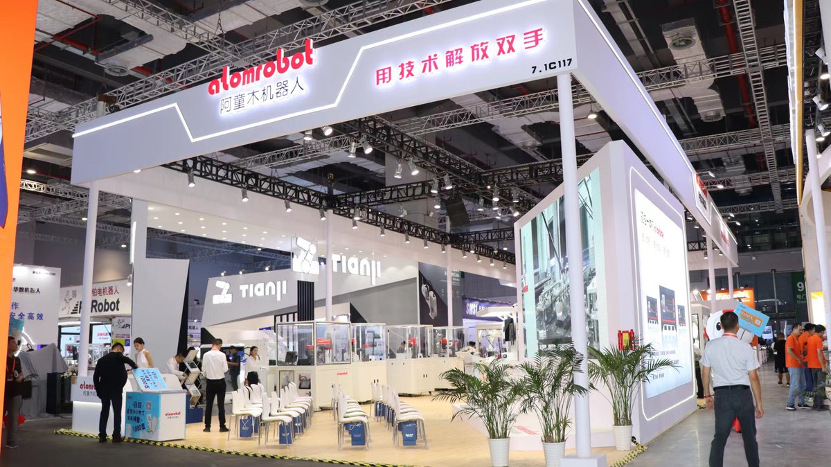 Saratao1267947's tweet image. We are at CIIF Shanghai
Please drop by at our booth Hall 7.1 C117
#atomrobot #CIIF #China #shanghai #deltarobot