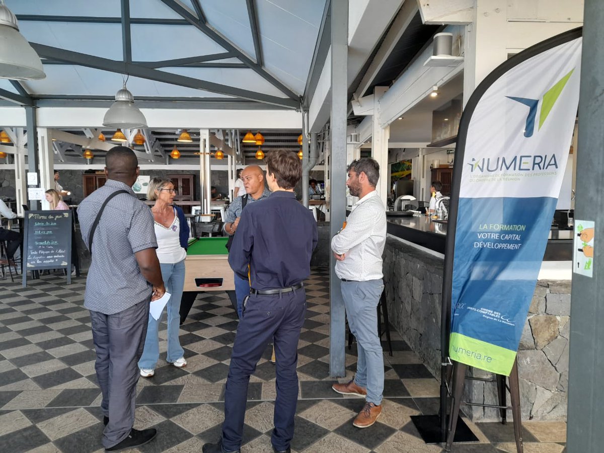 🚀[RECRUTEMENT] Entretiens en cours avec l'ordre des Experts-comptables à l'hôtel des Aigrettes ! 10 entreprises et 22 candidats à la reconversion réunis pour répondre aux difficultés de recrutement. 🌟🌟🌟🌟🌟