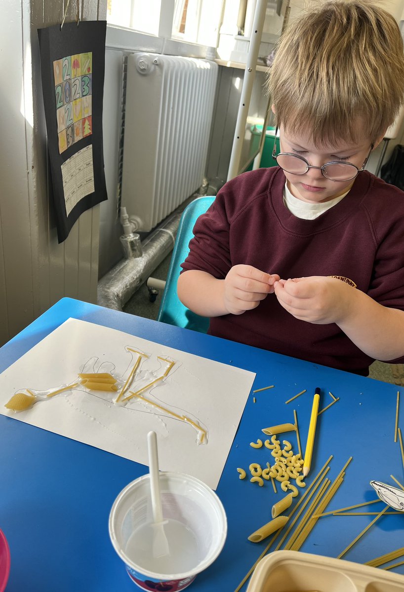 P3A have been learning about dinosaurs. We have found about the key role that palaeontologists have played in helping us learn about dinosaurs. We also enjoyed a fantastic digital schools session with @NtlMuseumsScot where we got to find out more! 🦖🥩🦕 🌿