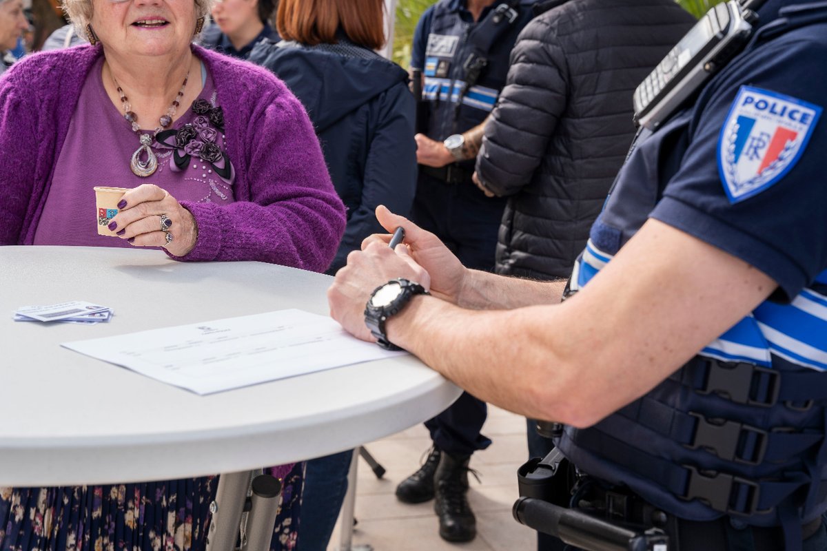 #tranquillitépublique
RDV demain pour le prochain Café police municipale ☕️

📌Mercredi  20 septembre
⏰14h-16h
📍Place Kléber

ℹ️  biarritz.fr/les-actualites…

#biarritz