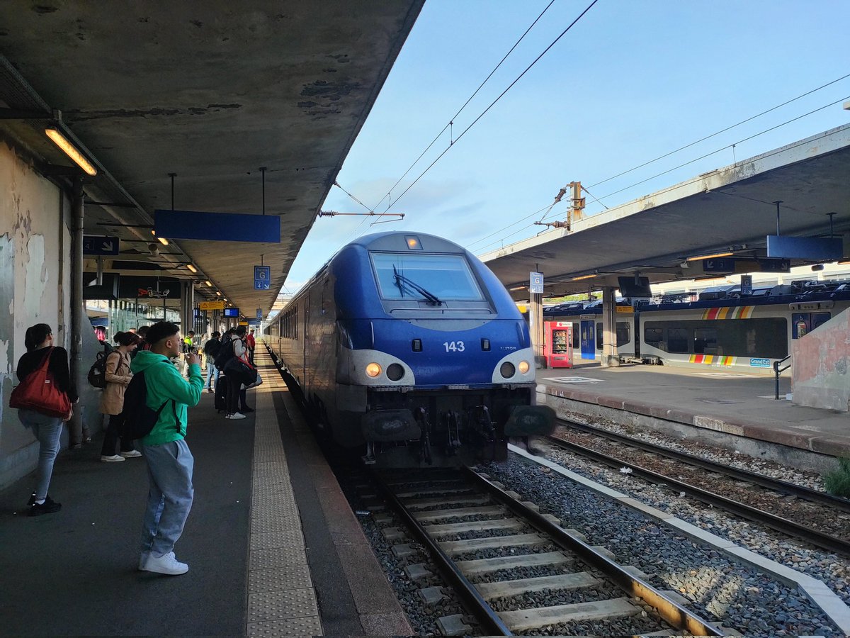 lejeunedutrain's tweet photo. Entrée en Gare de Mulhouse / Milhüsa du #TER200 @TERGrandEst #TER96209 Strasbourg-Ville - Basel SBB | SNCF https://t.co/EgGRDzjNKq