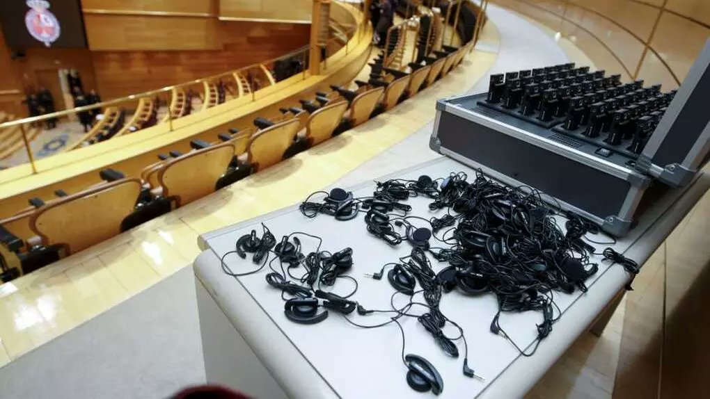 De pinganillos y otros menesteres...

Que se hable en catalán en el Congreso no mejorará en nada la vida de los catalanoparlantes. Ni nos hará más prósperos, ni más altos, ni más guapos...

Pero sí será positivo en un sentido: Madrid y sus instituciones, incluídas las nacionales,