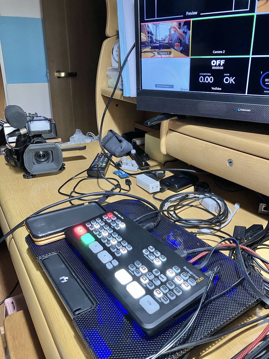 mineyan1964's tweet photo. 土日のライブ配信を受けて、
今日はいろいろとテストしてます。
スイッチャ、配信アプリ、ネット環境、
場合により多岐に渡るセッティング。
オモロイかもなー😙
#ATEMmini #OBS https://t.co/NLAKe3B12j