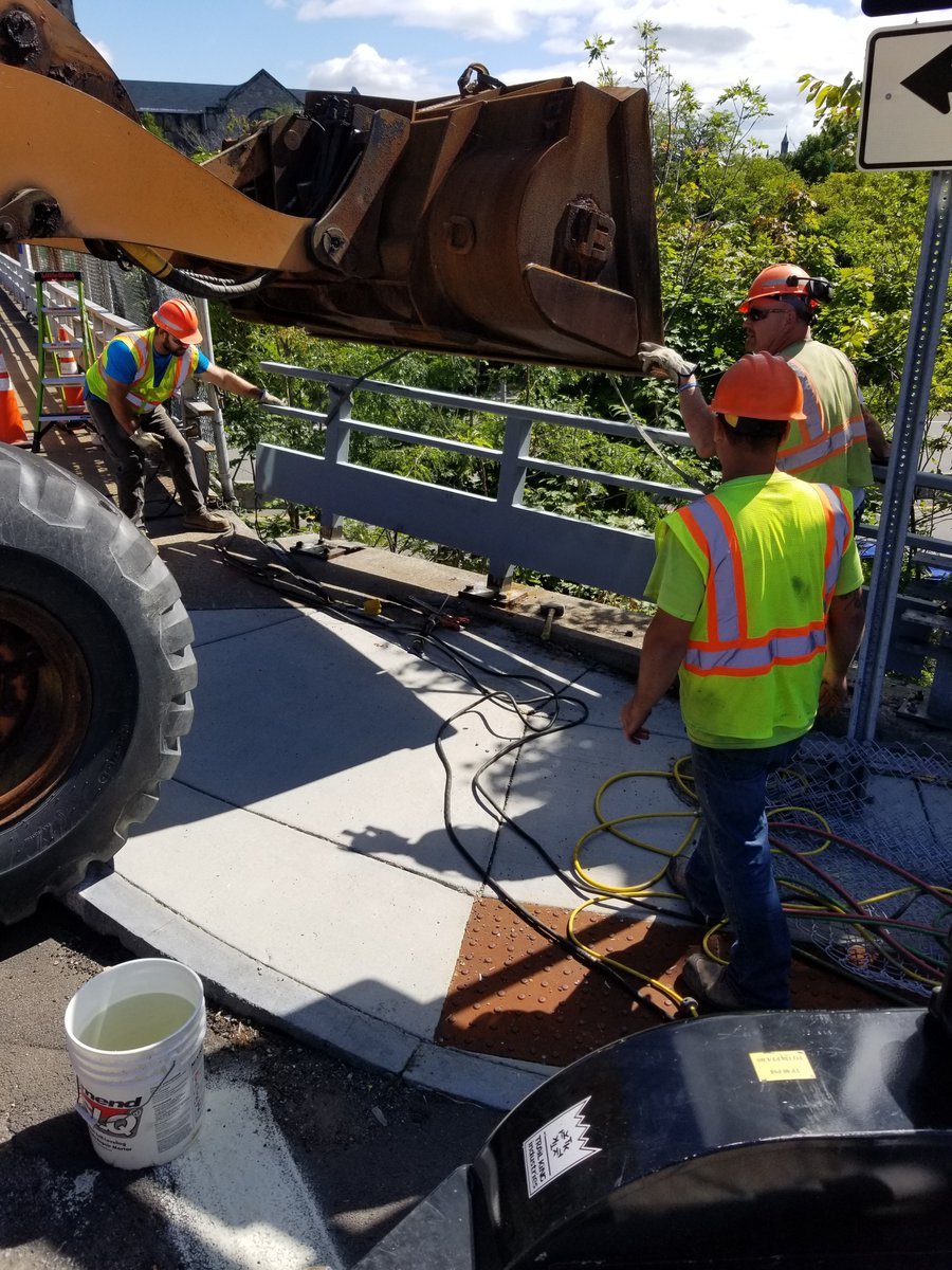 NYSDOTBuffalo's tweet photo. A job well done by our Bridge Crew - they fabricated and repaired a section of rail that was damaged by a vehicle hit on the Best Street Bridge over the Kensington Expressway in the city of Buffalo https://t.co/yhArp0LzFU