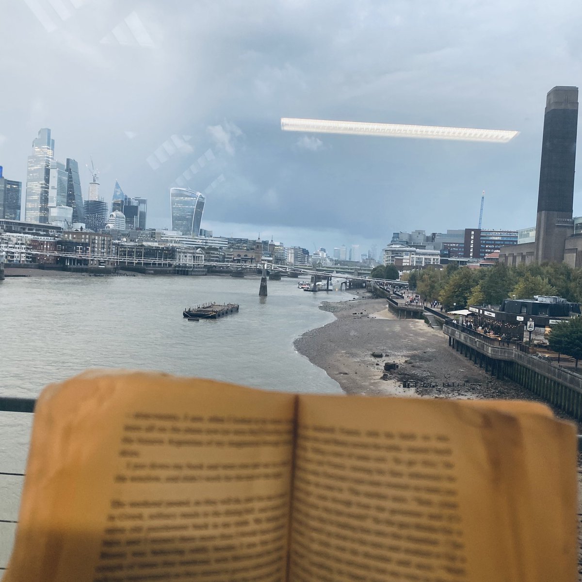 Just a shot of me reading last night in Blackfriars Station, central London, BUT does this not look like some crazy post apocalyptic landscape where alien spacecraft are arriving? How does your writing affect the way you see the world? #WritingCommunity #SFF