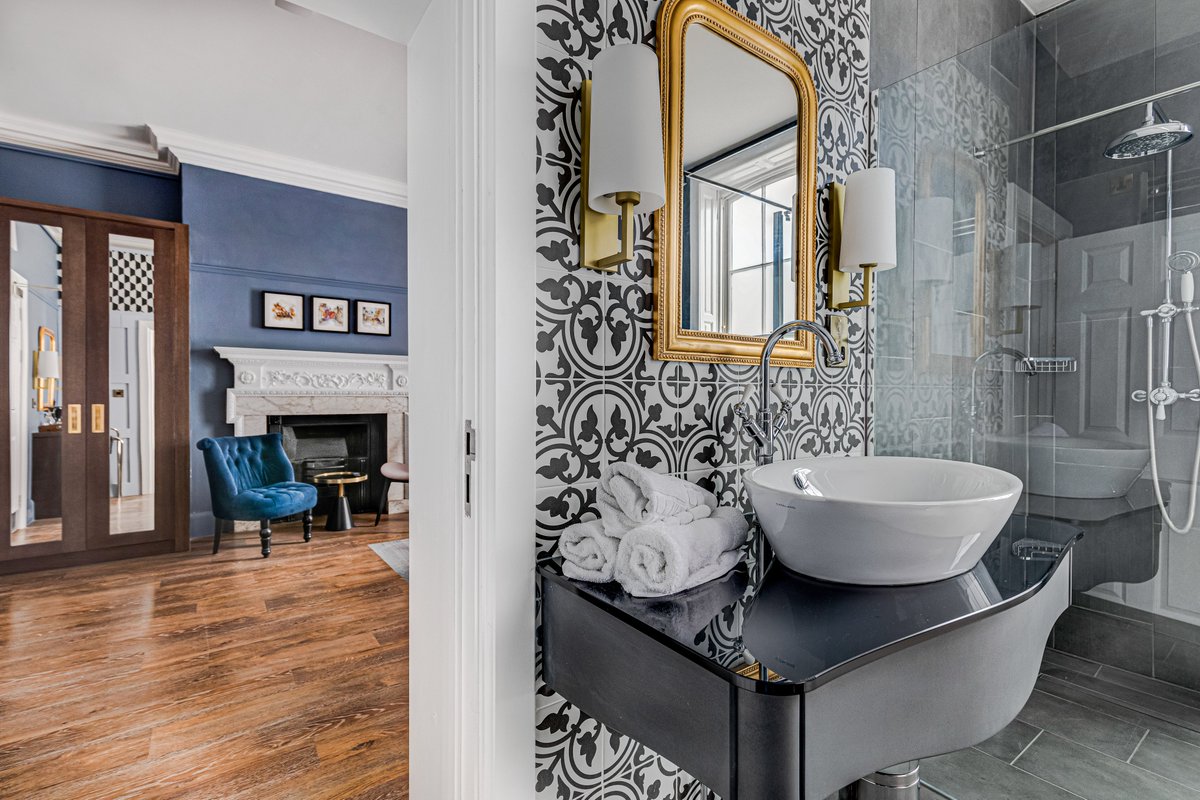 St Martins Lodge Leicester tweet media