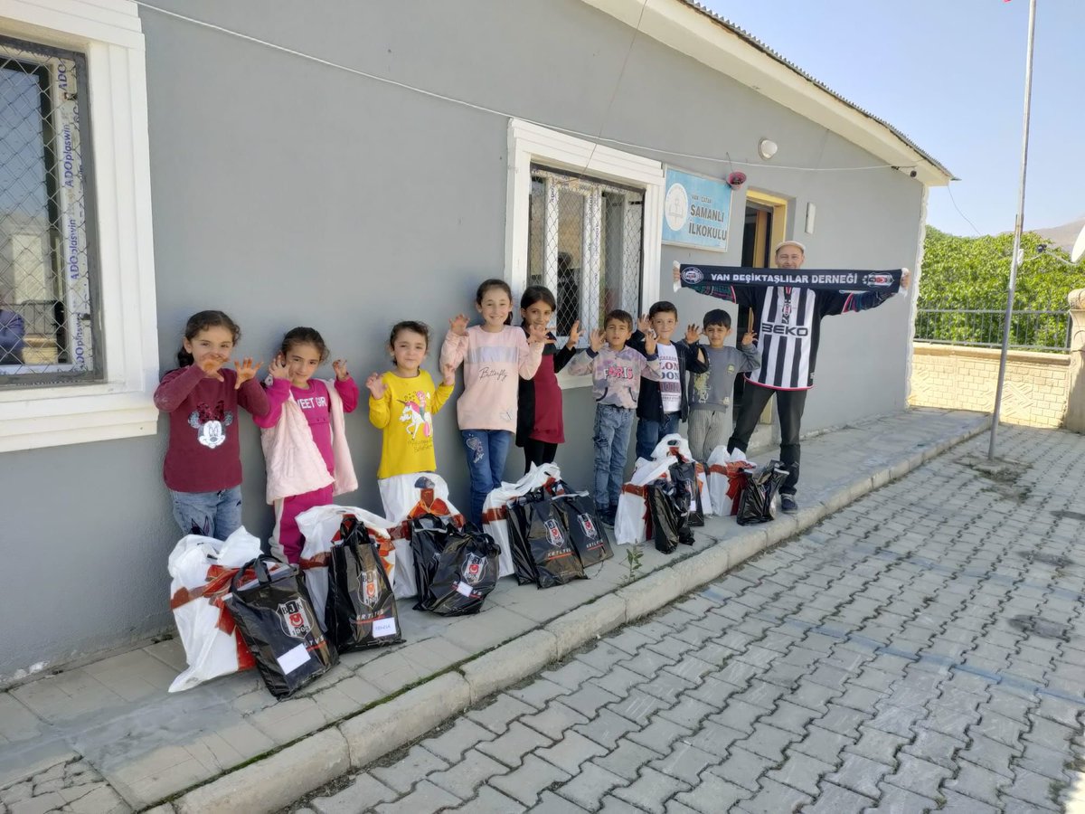 Beşiktaş kulübü van derneği başk yrd  armağan bey Çatak samanlıda.  samanlı ilkokulu  öğrencileri adına Beşiktaş kulübü ne  Teşekkür ederim.<a href="/CatakKaymakam/">T.C. Çatak Kaymakamlığı</a>