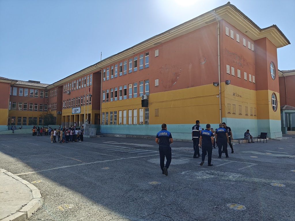 urfapusula's tweet image. 🔴Eyyübiye'de okul kantinleri denetlendi!  

urfapusula.com/haber/16482816… 

@EyyubiyeBel #şanlıurfa #eyyübiye #kantin #denetim