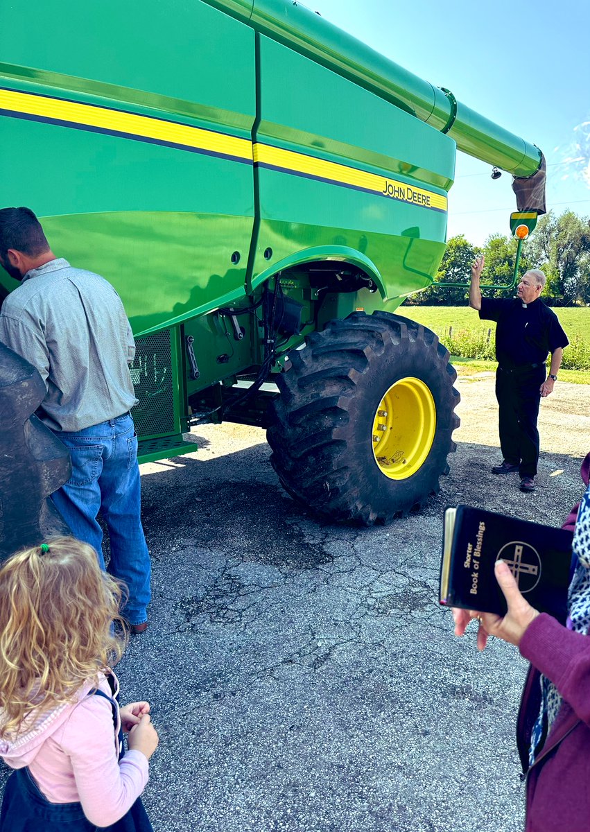 TheWittyFarmer's tweet photo. I had Father Schulte come out again this year, to get the combine blessed. I highly recommend it. We had him come out last year, didn’t mean anything negative wouldn’t have happened, but it definitely didn’t hurt. 

#justincase #AgTwitter @JohnDeere https://t.co/Kf6bLLw8c2