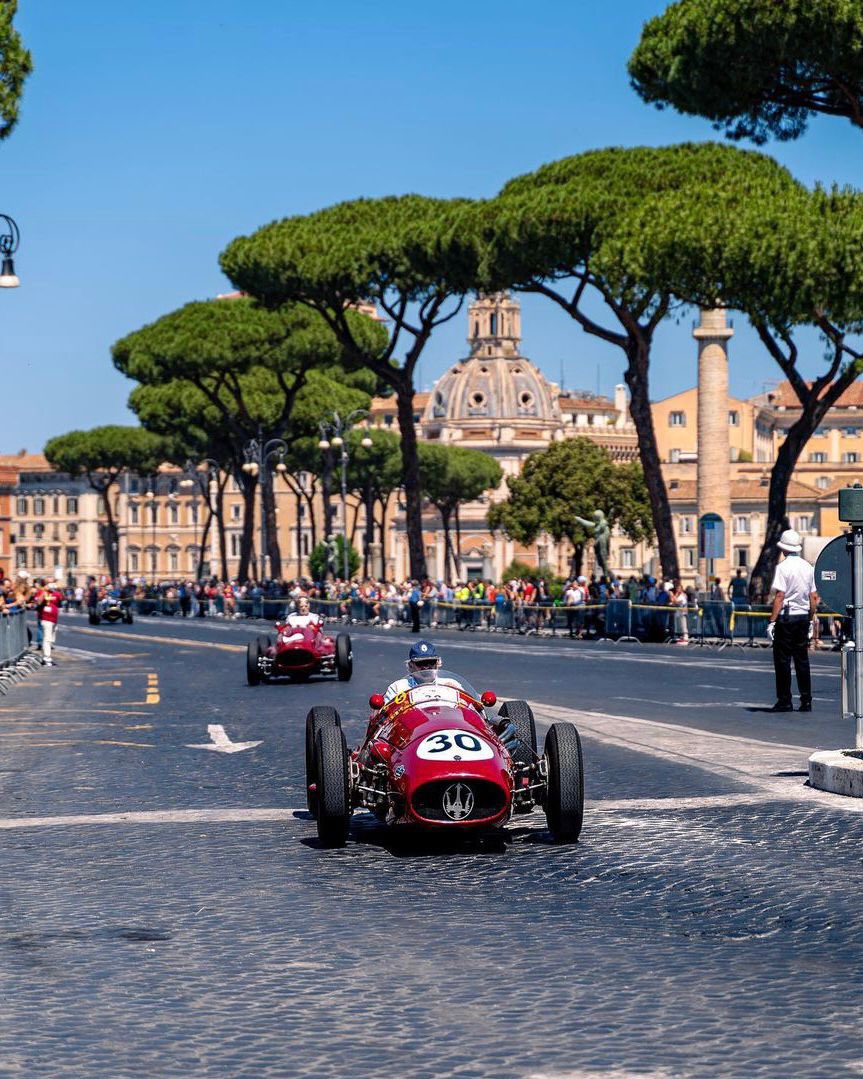 Fino al 24 settembre Roma ospiterà il II Grand Prix Storico. Dopo il successo della passata edizione torna il road tour non competitivo tra le Terme di Caracalla, via Veneto e l'Eur con numerosi eventi gratuiti nei municipi Info orgogliomotoristicoromano.it #roma #riprendiamociroma