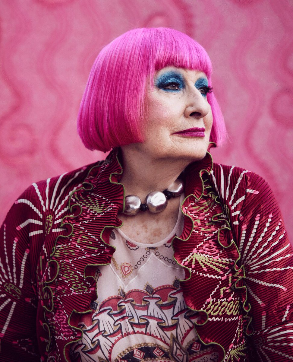 Born on this day 83 years ago (19 September 1940): effervescent and eccentric fuchsia-haired doyenne of British fashion and queen of the elaborately bejewelled float-y chiffon caftan, Dame Zandra Rhodes! #zandrarhodes #fashion #kween #pinkhair #caftan #britishfashion #punk