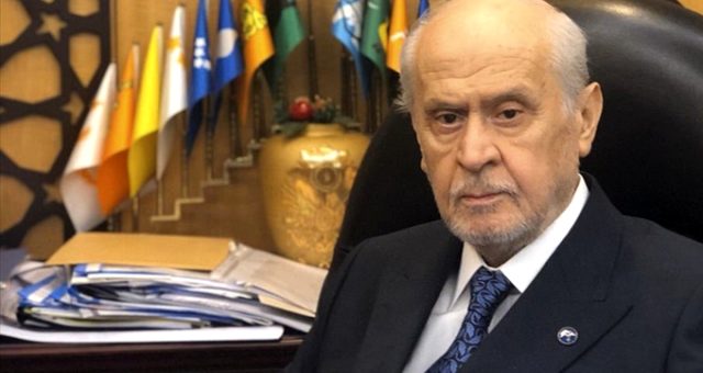 K_TURK_19051919's tweet photo. Devlet Bahçeli:  "Sığınmacı sorununu iç karışıklık çıkarmak için kullananlar artık hadlerini aşma noktasına gelmiştir."

Dünyanın her yerinde milliyetçi partiler sığınmacılara karşı olup, kendi milletinin bekasını savunur. MHP sığınmacıları savunur. 

Görünen o ki  Türkiye'de sığınmacı sorunu yok, Türk sorunu var.! Onu da hep beraber el ele bitiriyorsunuz.