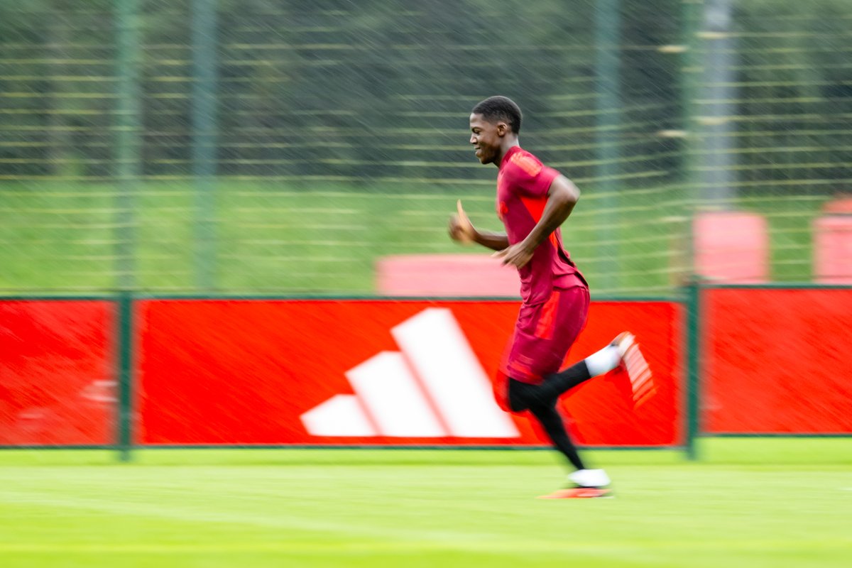 ManUtd's tweet photo. Keep grafting, Kobbie 💪

#MUFC https://t.co/dtG8LNho9N