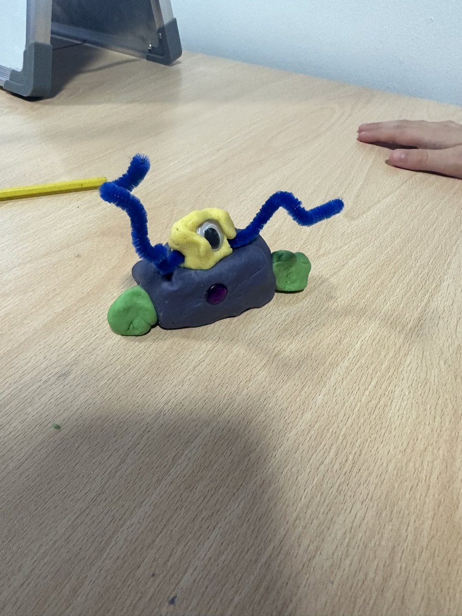 GCPYEAR2's tweet image. We’ve been creating friends for Beegu today. The children used lots of descriptive language to describe their alien creations and are very proud of them! @PrimaryGreat #gcpliteracy
