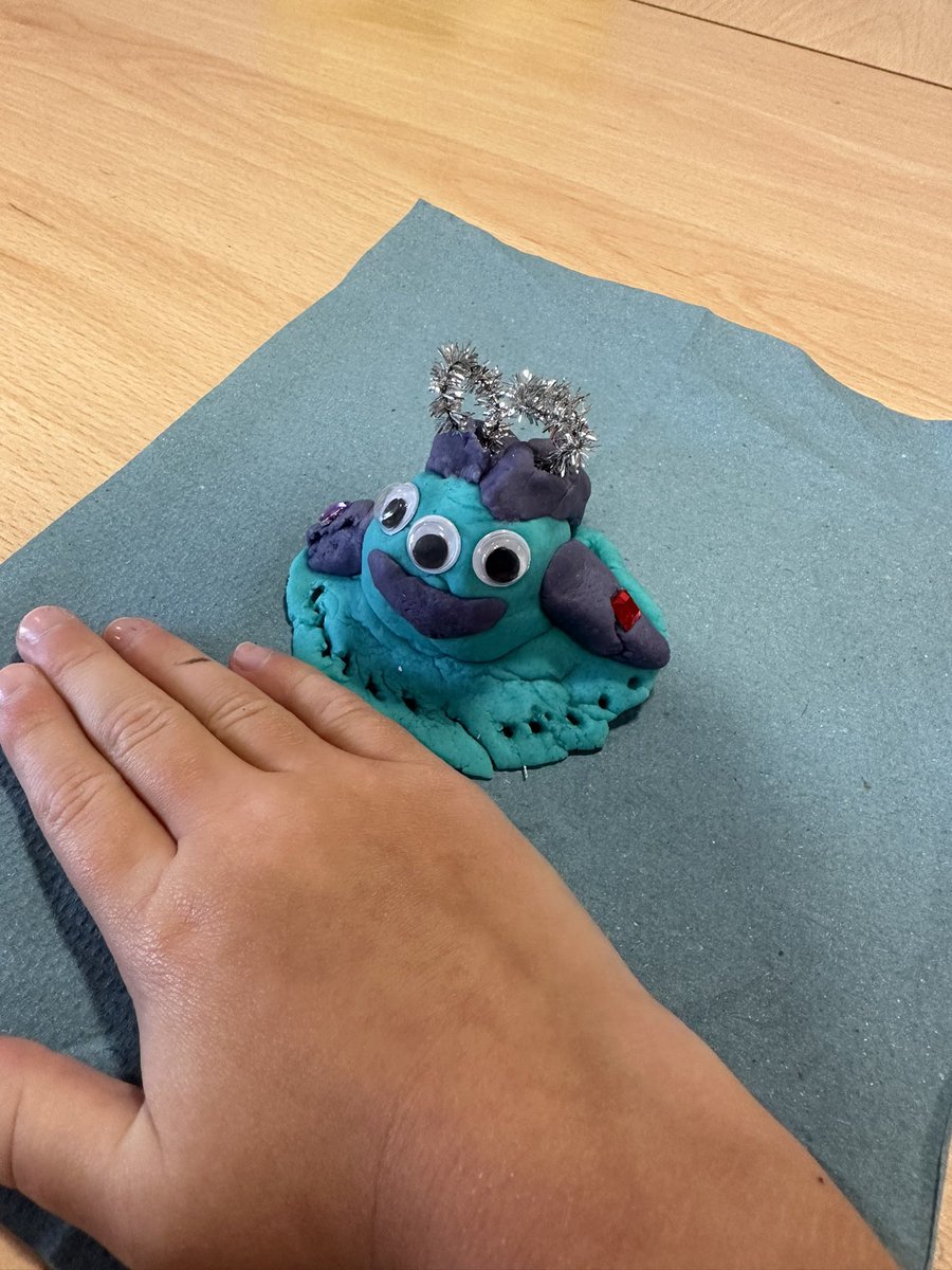 GCPYEAR2's tweet image. We’ve been creating friends for Beegu today. The children used lots of descriptive language to describe their alien creations and are very proud of them! @PrimaryGreat #gcpliteracy