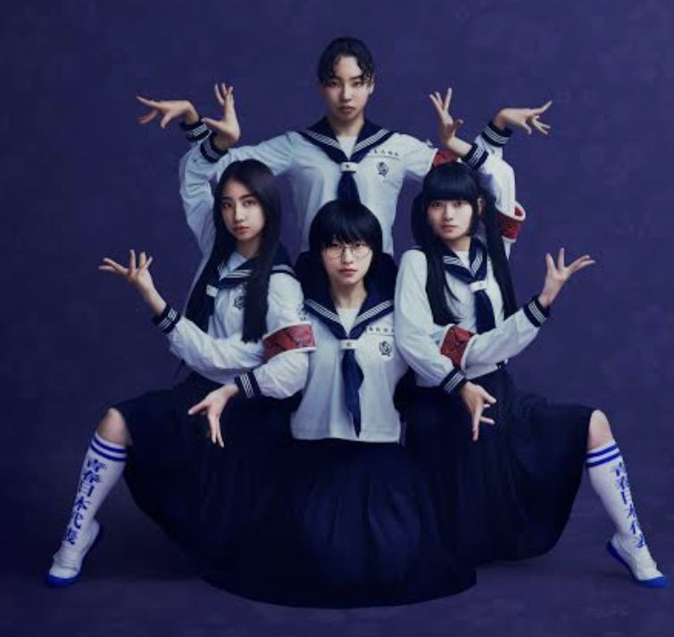 新しい学校のリーダーズってなんで
いつもどこて大股広げたがるのかな