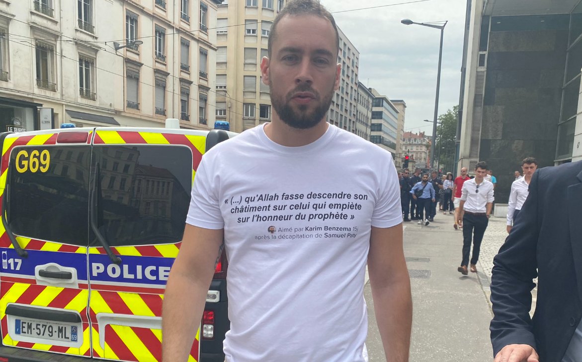 F_Desouche's tweet image. Damien Rieu face à Karim Benzema au tribunal (MàJ : Damien gagne son procès)
fdesouche.com/2023/09/19/le-…