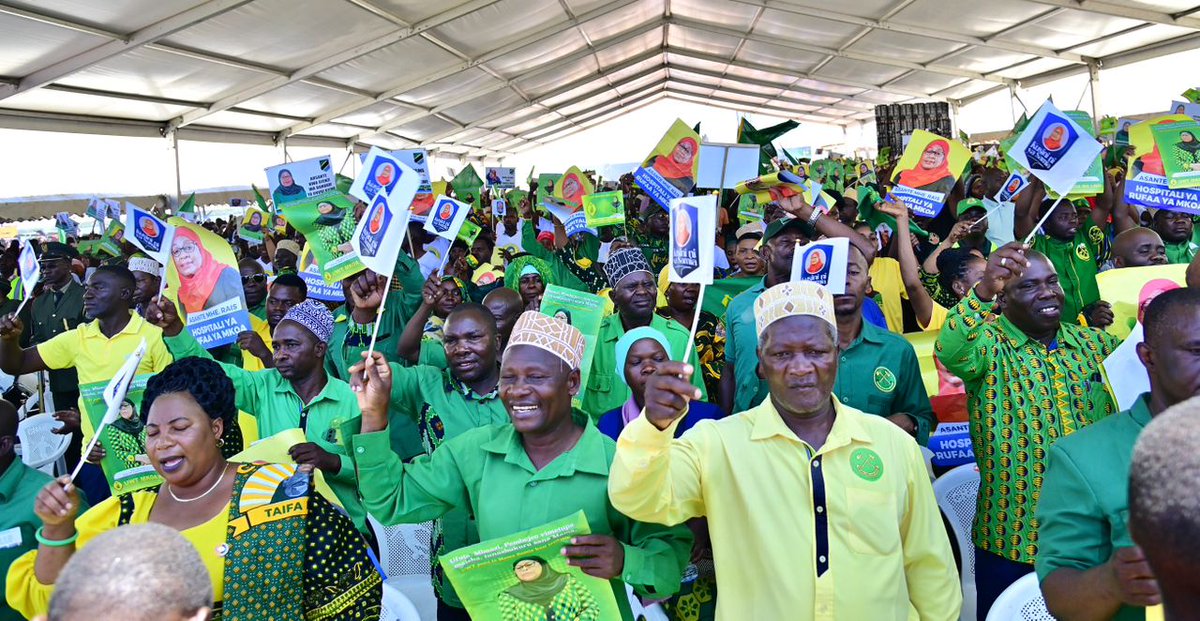 swahilitimes's tweet photo. Rais Samia Suluhu Hassan amekabidhi boti 34 wilayani Kilwa mkoani Lindi ambazo ni sehemu ya boti 160 za mkopo wa masharti nafuu zilizotolewa kwa wananchi.

Kati ya boti hizo, boti 139 zitawanufaisha wavuvi wadogo na boti 21 kwa wakulima wa mwani ambazo zimegawiwa kwa wahusika maeneo mbalimbali nchini.