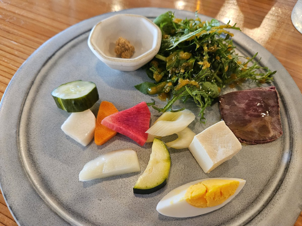 RN17650384's tweet image. 昨日のお昼に広島市西区にある糠漬工房nipoteさんへ行ってきた！
大分前にテレビで見てずっと気になってたから、ランチに行ってみた(*´∀`)
めっちゃ美味しかったし、店員さんもいい人でめっちゃ良かった！！ヽ(´▽`)ノ
遠いけどまた絶対リピートしに行く( ・`д・´)
#糠漬　#nipote