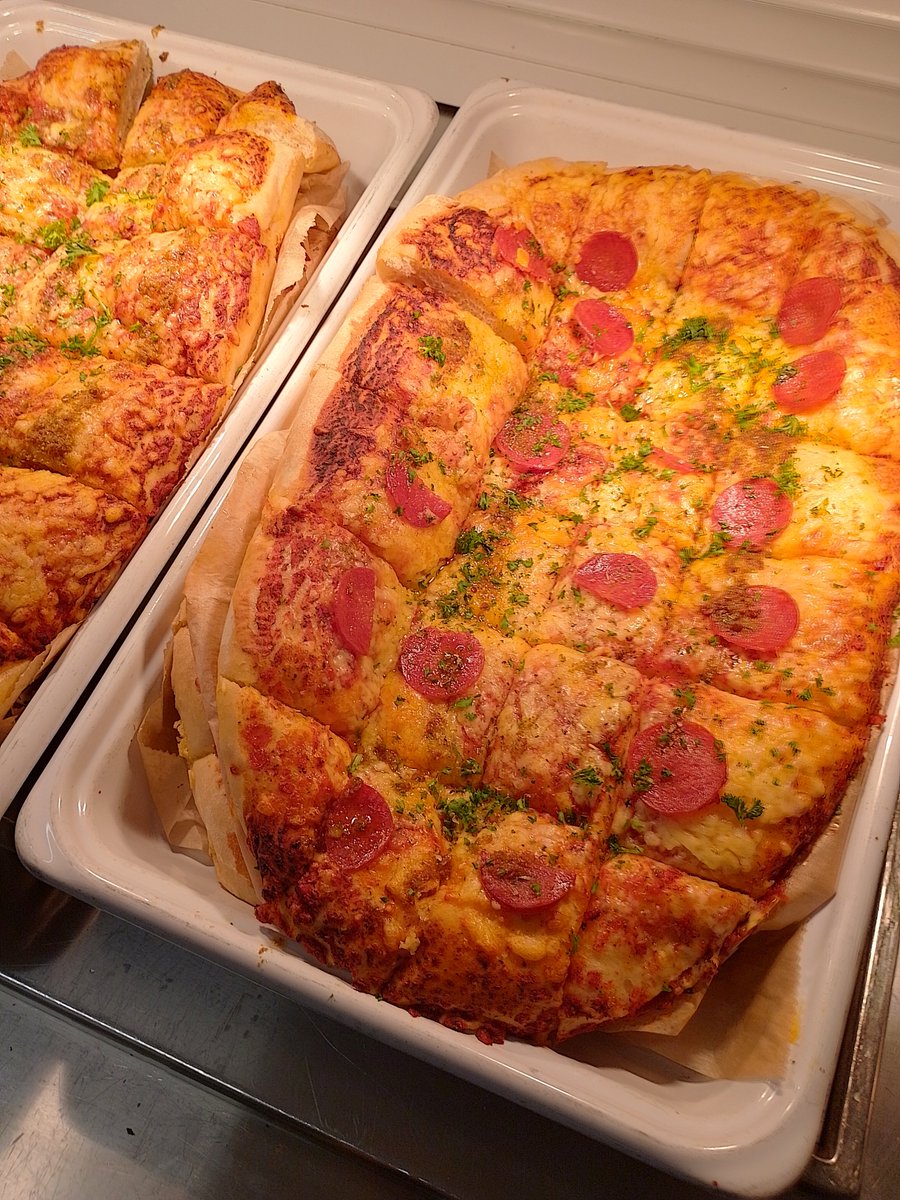 HHStChris's tweet photo. Pizza with freshly made dough ready for the oven https://t.co/rve9BKATBn