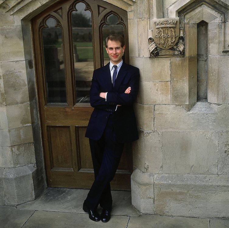 littlemuoitom's tweet image. #BeautifulShot 

The Duke of Edinburgh (then The Prince Edward) pictured in the grounds of Windsor Castle, 1987 💖

📸 by Jayne Fincher