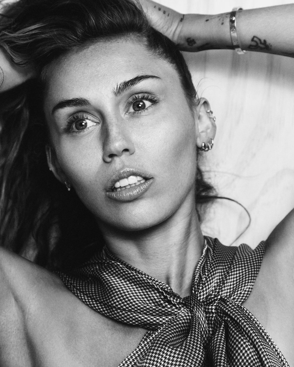 MileyCyrus's tweet image. Thank you to all the stations, programmers &amp;amp; hosts that have been playing Used To Be Young. It will always feel special to unexpectedly hear my song on the radio. Your support is felt &amp;amp; deeply appreciated. Sincerely, MC 🖤