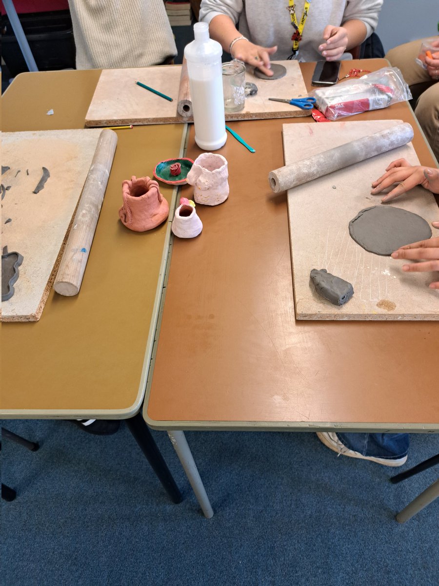 khs_aid's tweet photo. Year 13, starting their clay modelling in mindfullness today.
Craft activities are such fun https://t.co/6H7quZYSsG