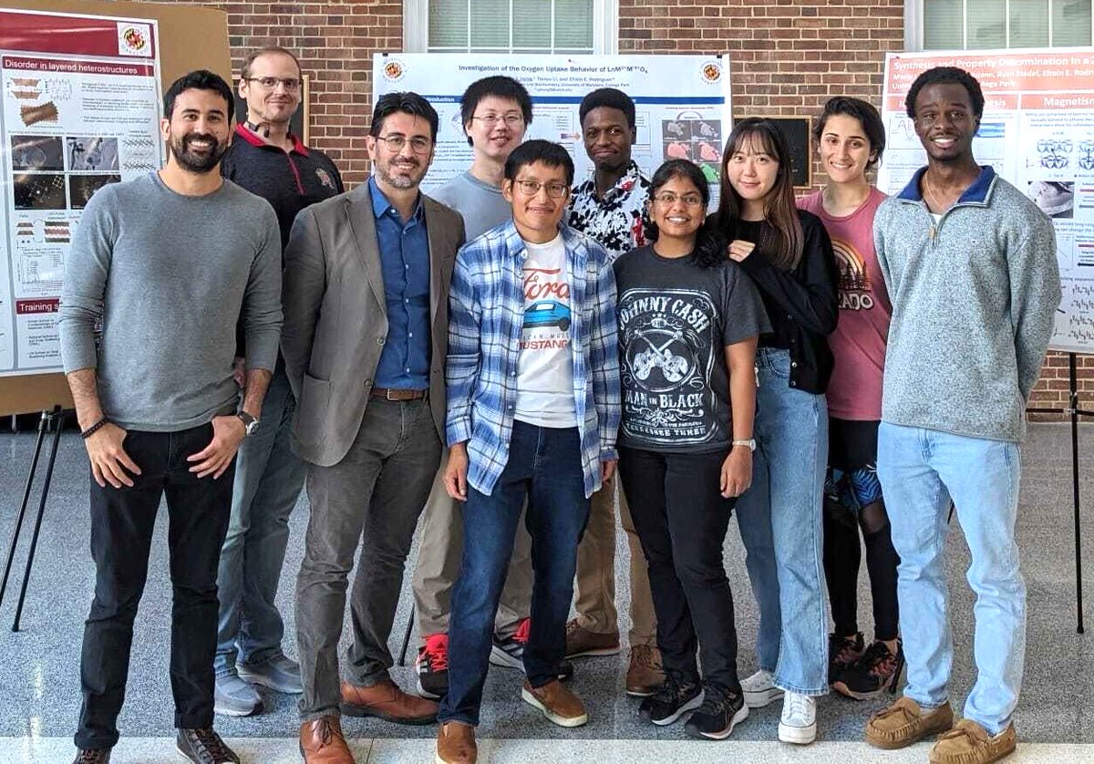 RodriguezLabUMD's tweet image. New group picture! We are looking for enthusiastic graduate students and postdocs to join our team. Hence our posters in the background :-) Of course, undergraduate researchers are always welcome too.