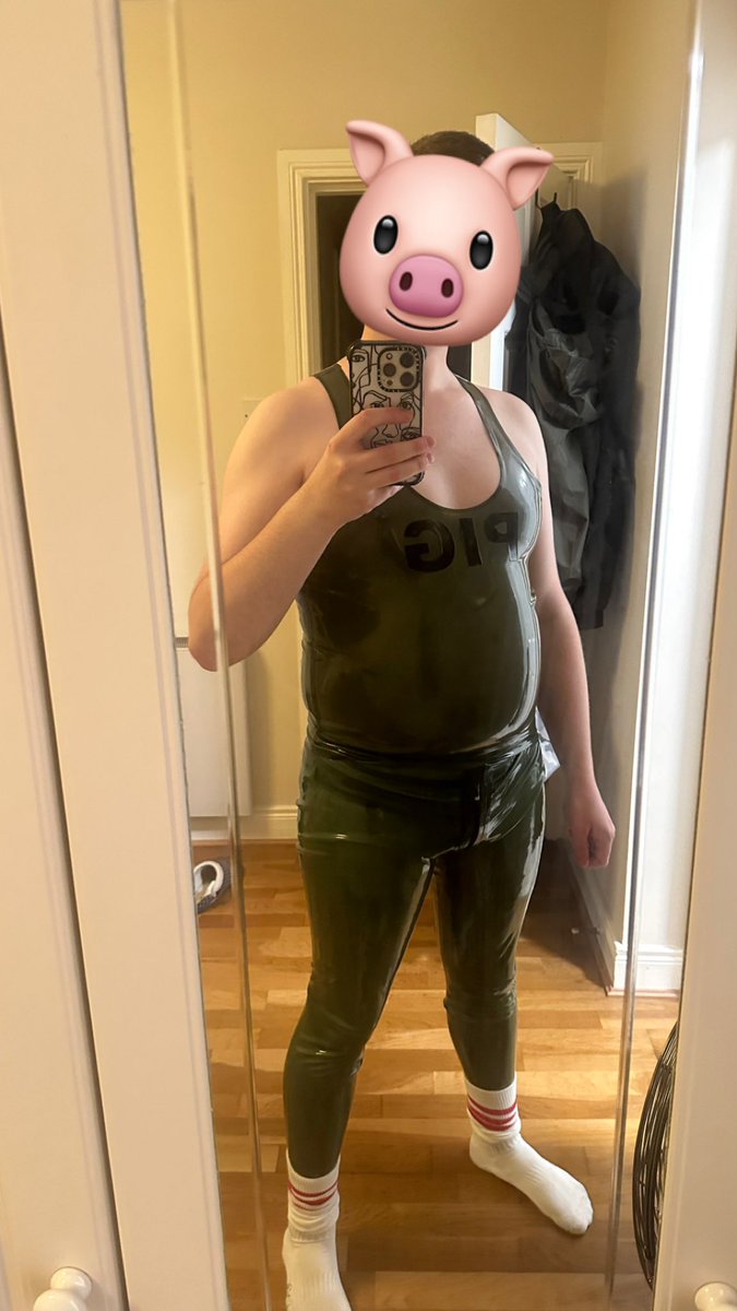 Managed to get myself set up on 🔵☁️ - feel free to follow me over there at irishrubberpig.bsky.social 

Rubber pig pic for attention 😜
