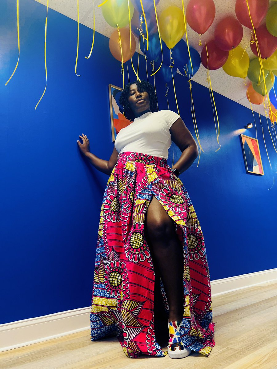 NellyHasPockets's tweet photo. And to think, I almost gave this skirt away. 😍 #skirtswithpockets #skirtsneedpocketstoo #nellyhaspockets #skirtswithsneakers https://t.co/WAQ9cPEpUP