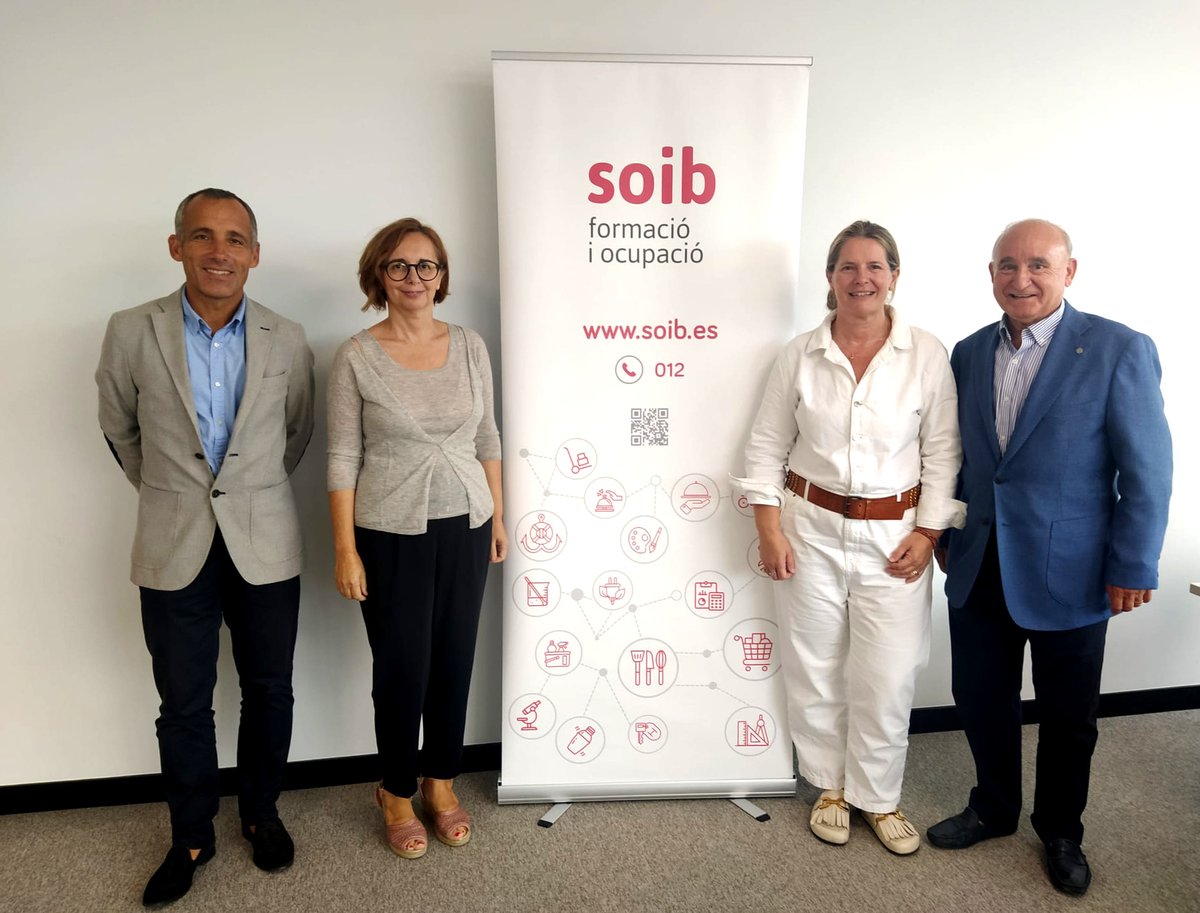 SOIBgoib's tweet photo. 🤝Primera presa de contacte de la directora del SOIB, Catalina Jiménez, amb @AsimaPoligonos per parlar de cursos, convocatòries, col·laboracions...
#FeinaSOIB #FormacioSOIB #poligonosindustriales @conselleriaEOE https://t.co/uO8rKimVvE
