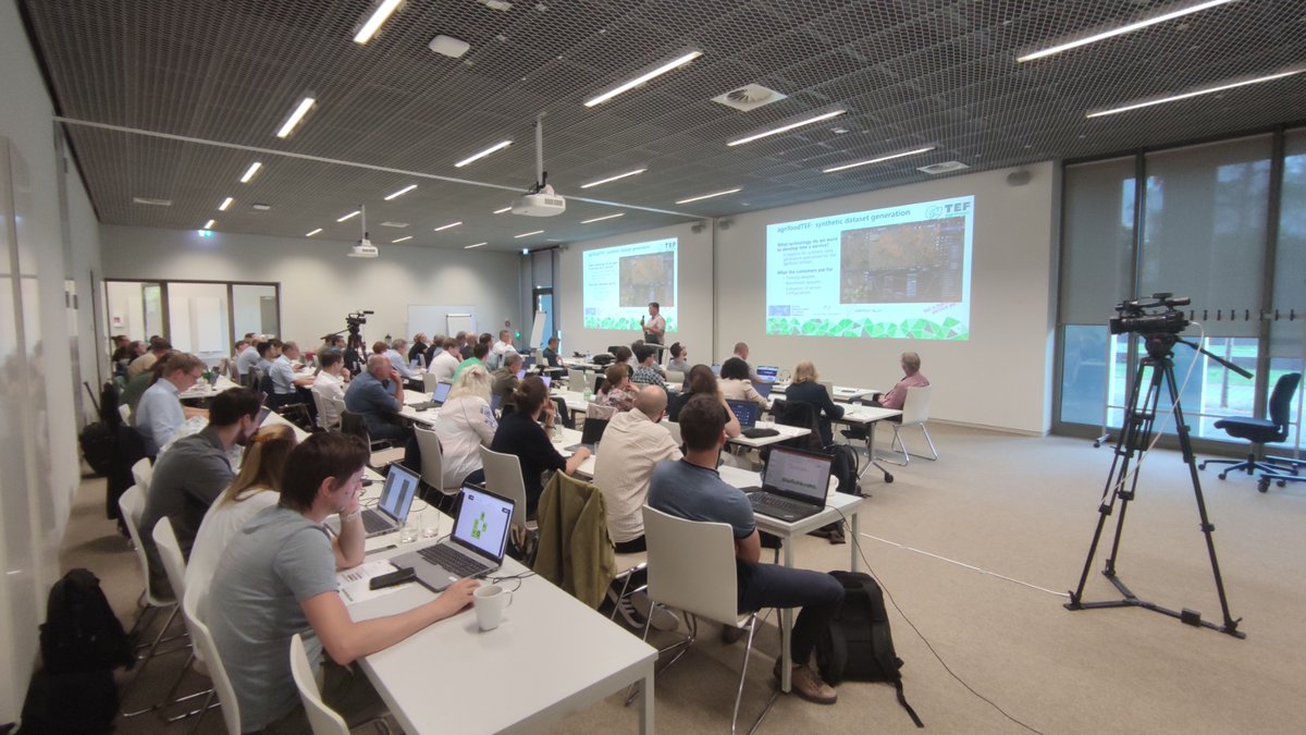 madtuirer's tweet image. 📢 Gradiant participa como entidad invitada en la reunión del proyecto #agrifoodTEF . agrifoodTEF está cofinanciado por  @DigitalEU y ofrecerá servicios de #prueba, #experimentación y #validación (servicios #TEF) a empresas orientadas al sector agroalimentario🐄🐐🐖👨‍🌾🥔🍅🚜📱💻