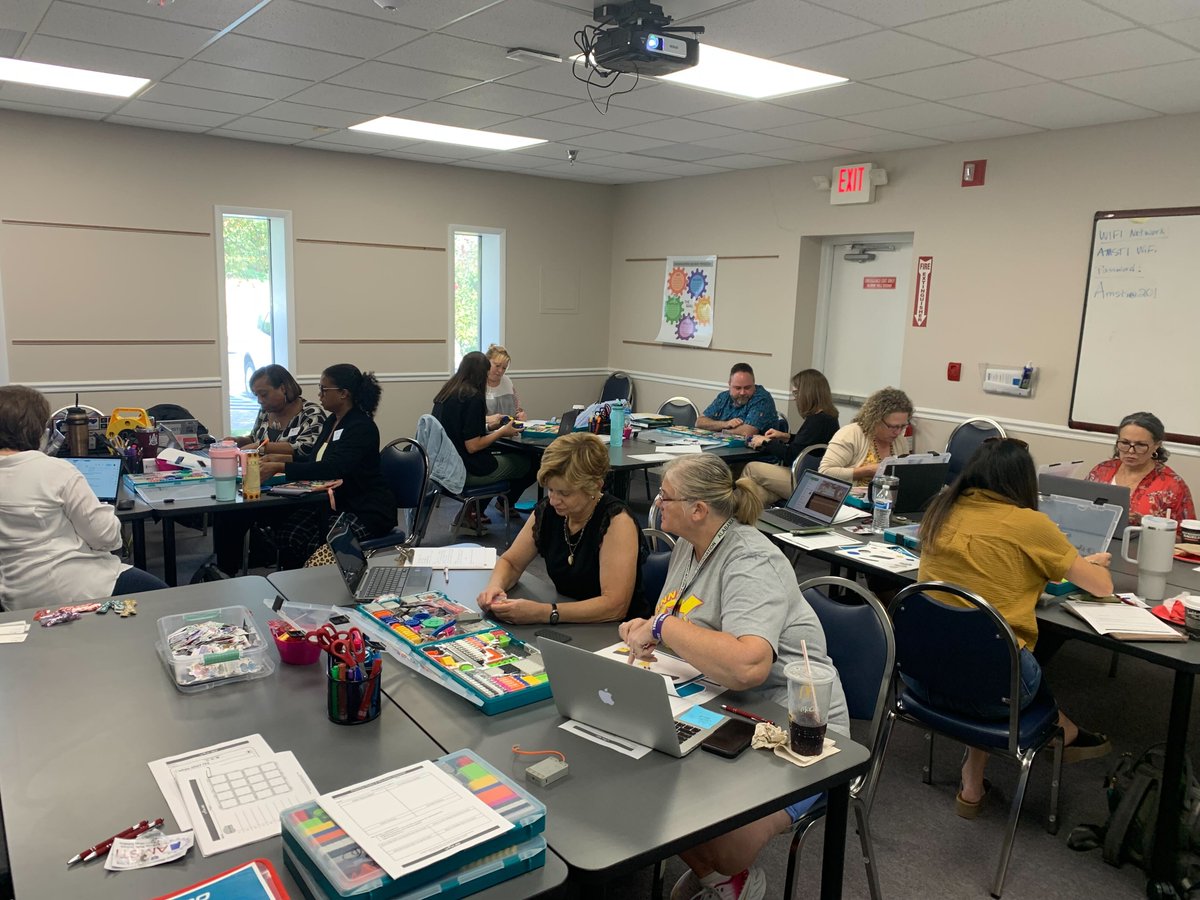 edlhuber's tweet photo. Bagels and Robots! The teams at @AMSTI_Athens and  @AmstiUAHare the best hosts and I'm thankful we got to work with some of the top teachers in Alabama! #vex123 #vexGO #vexVR

@ATIMPD02
@AMSTI4all
@AthensStateRIC 
@J3NNCRUM 
@Stovall2Carolyn 
@EmilyDByrd21 https://t.co/k8ao8uwRFq