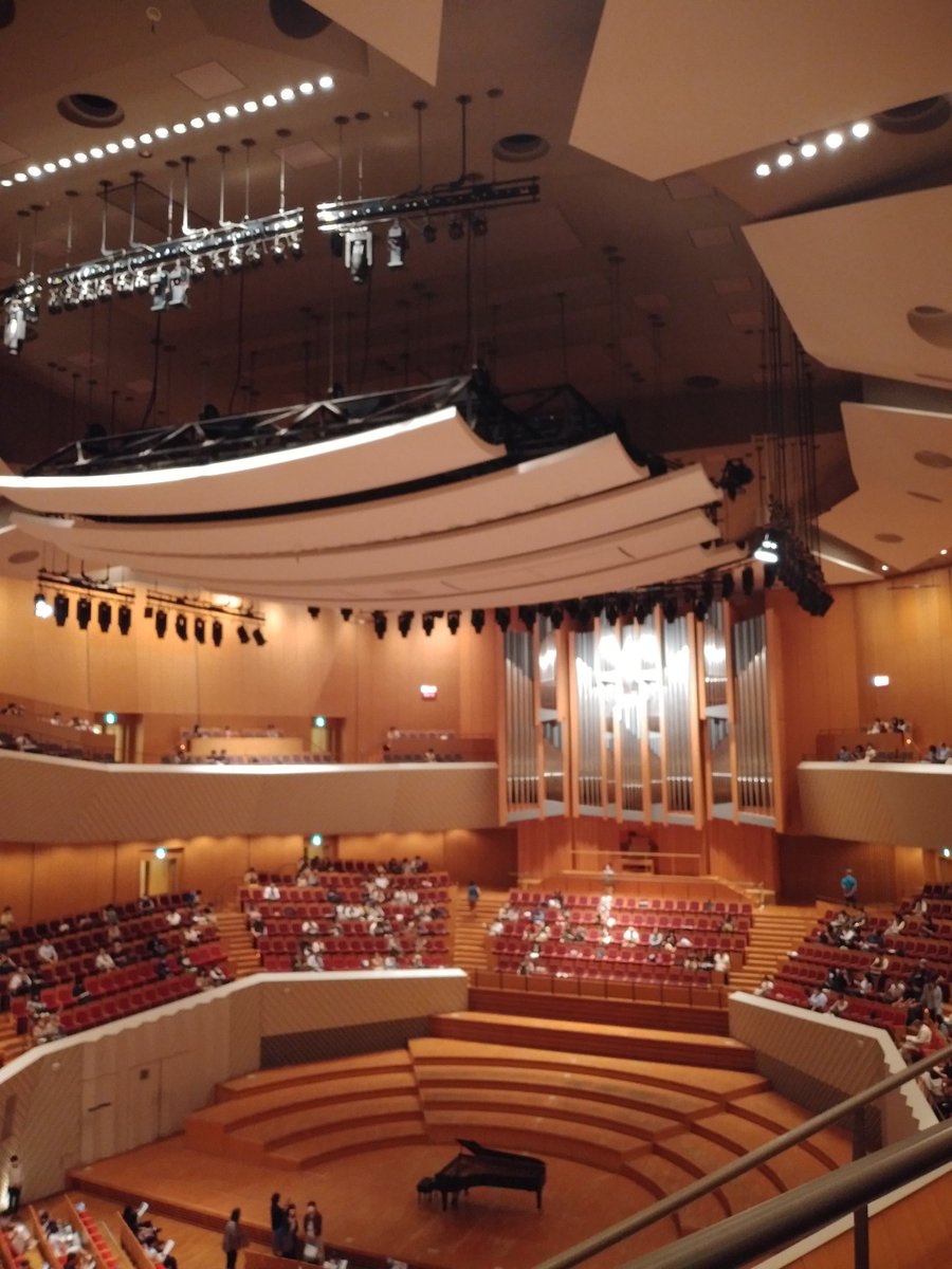 soraremido2's tweet image. 牛田さんのピアノリサイタルに行ってきました。
音が消える瞬間、力強い音、優しく寄り添う音、きらきらと舞い上がる音、ピアノって素晴らしい！
あんな風に弾け…はしないが。