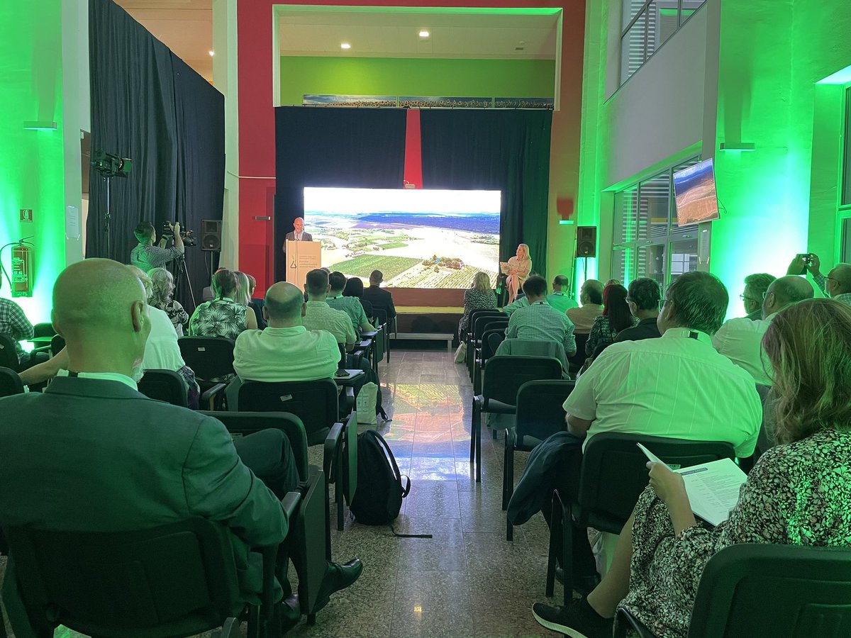 vstapic's tweet image. Danas je na Fakultetu agrobiotehničkih znanosti u Osijeku otvorena međunarodna konferencija o klimatskim promjenama #A3C