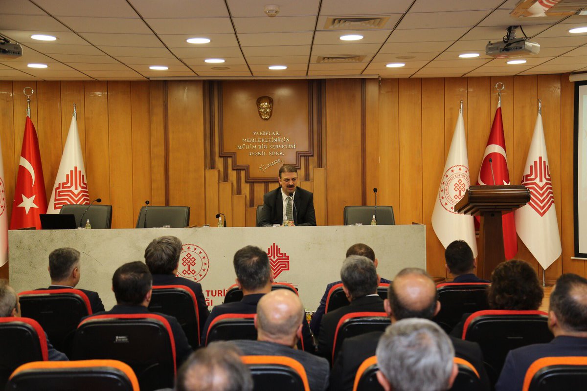 VakiflarGM's tweet photo. Genel Müdürlüğümüzün 2023 yılı çalışmalarını değerlendirmek ve 2024 yılı çalışma programı ile ilgili hedeflerini tespit etmek için "Bölge Müdürlükleri Değerlendirme Toplantısı” Genel Müdürümüz Sinan Aksu başkanlığında yapıldı. https://t.co/ZxLOLbdoUA