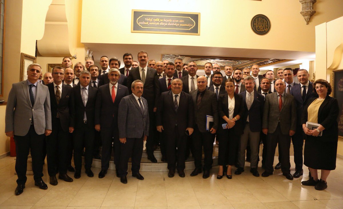 VakiflarGM's tweet photo. Genel Müdürlüğümüzün 2023 yılı çalışmalarını değerlendirmek ve 2024 yılı çalışma programı ile ilgili hedeflerini tespit etmek için "Bölge Müdürlükleri Değerlendirme Toplantısı” Genel Müdürümüz Sinan Aksu başkanlığında yapıldı. https://t.co/ZxLOLbdoUA