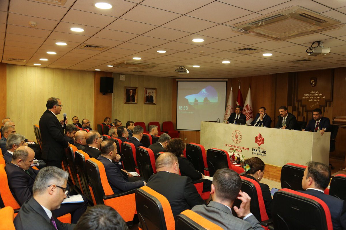 VakiflarGM's tweet photo. Genel Müdürlüğümüzün 2023 yılı çalışmalarını değerlendirmek ve 2024 yılı çalışma programı ile ilgili hedeflerini tespit etmek için "Bölge Müdürlükleri Değerlendirme Toplantısı” Genel Müdürümüz Sinan Aksu başkanlığında yapıldı. https://t.co/ZxLOLbdoUA